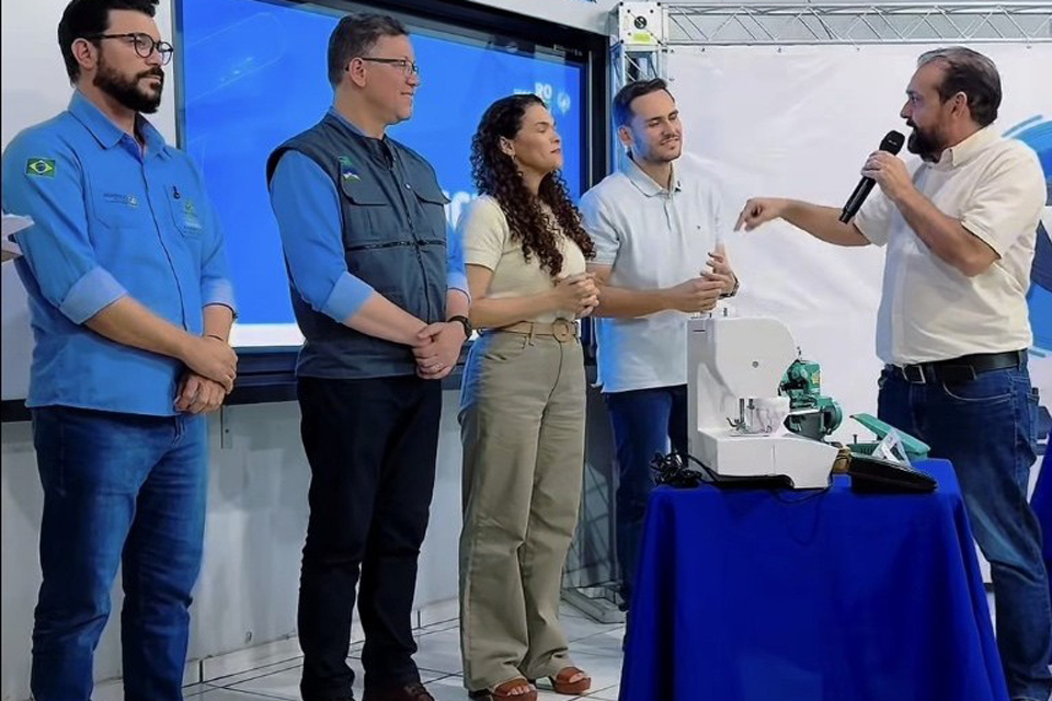 Laerte Gomes participa de entrega de Kits Profissionalizantes com o Governo de Rondônia