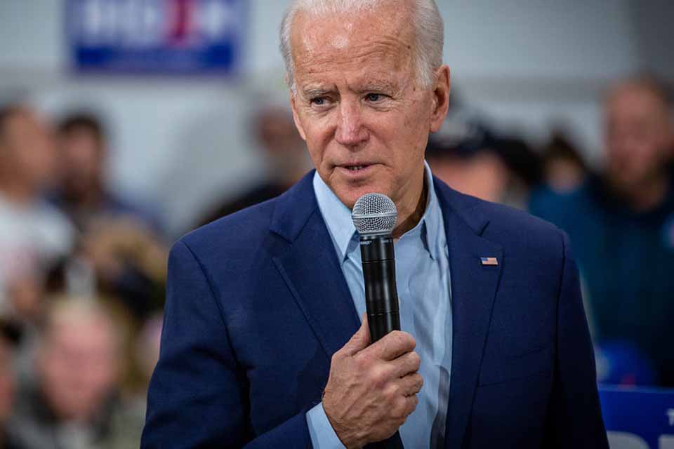 Senadores pedem que Joe Biden envie vacinas de Covid-19 para a América Latina