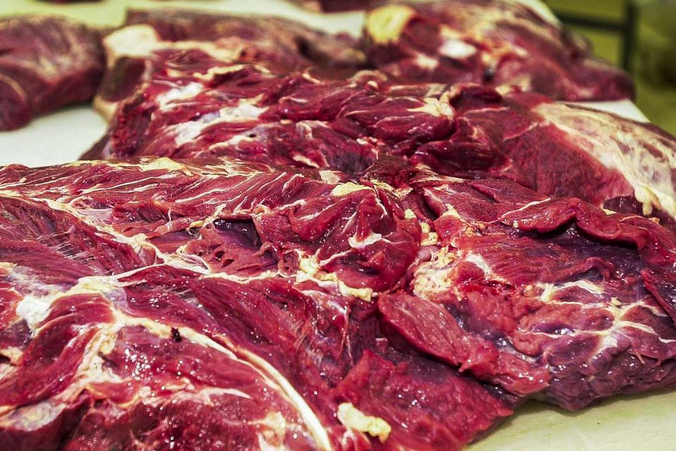 Preço da carne cai para o consumidor, diz Ministério da Agricultura
