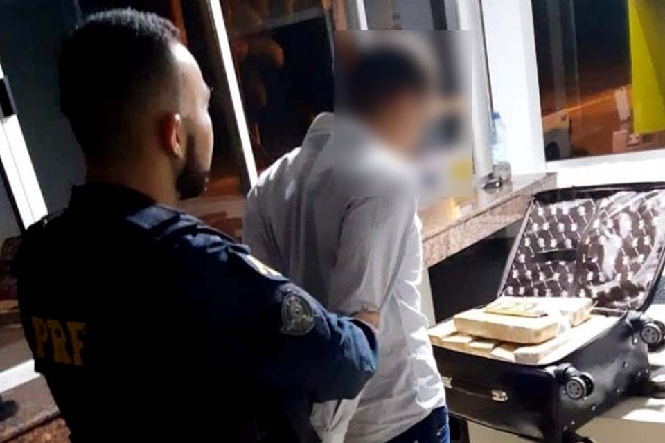  PRF prende homem transportando tabletes de maconha