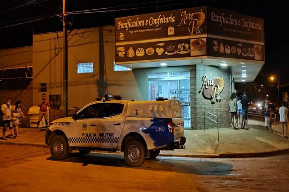 Comerciante reage a tiros e ladrão é baleado após assalto a padaria 