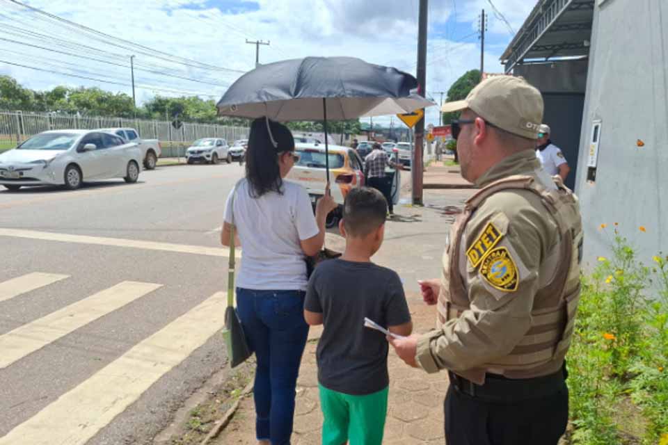 Semtran promove ação do “sinal de vida” nas escolas da capital