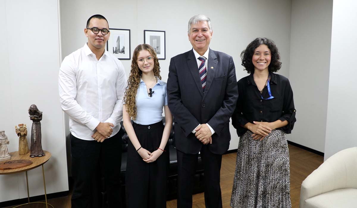 Acadêmicos de Direito destacam trajetória acadêmica do desembargador Marcos Alaor, que se aposenta da Unir 