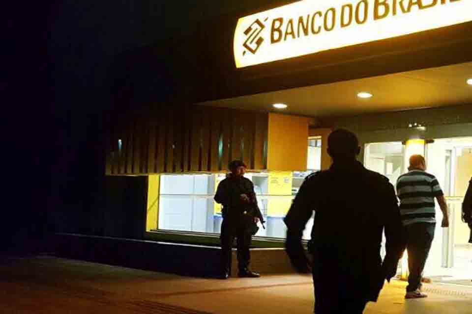 Bandidos atacam duas agências bancárias no centro de Porto Velho