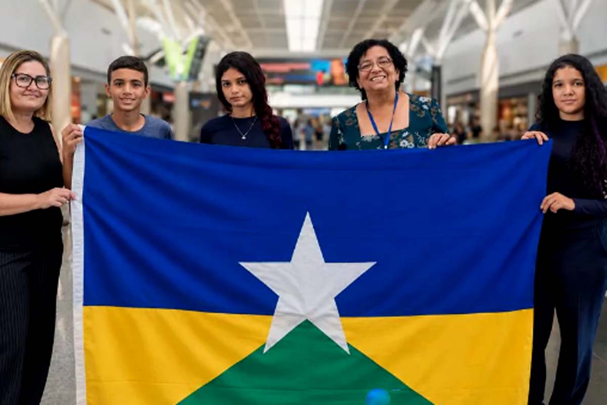 Escola de Pimenta Bueno conquista medalha em olimpíada nacional e recebe homenagem
