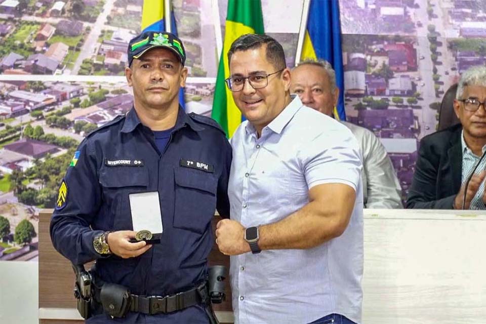 Secretário de Segurança participa de sessão que exaltou policiais militares de Rondônia na Câmara de Cacaulândia