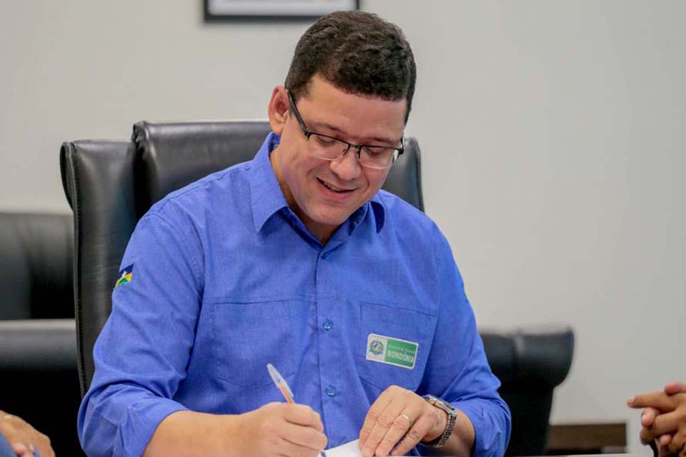 Governador Marcos Rocha suspende em caráter excepcional o cumprimento de obrigações financeiras referentes a empréstimos consignados