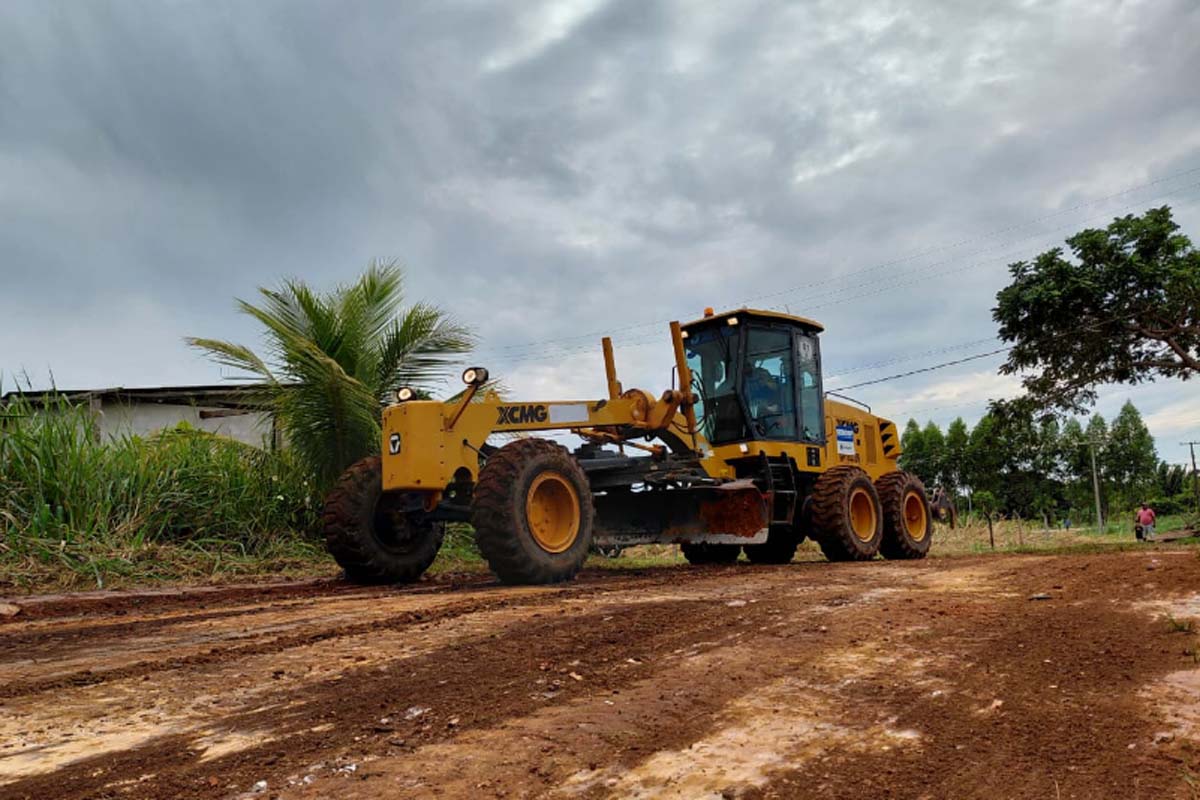 Secretaria Municipal de Obras e Serviços Públicos realiza melhorias viárias e limpeza no Setor 8