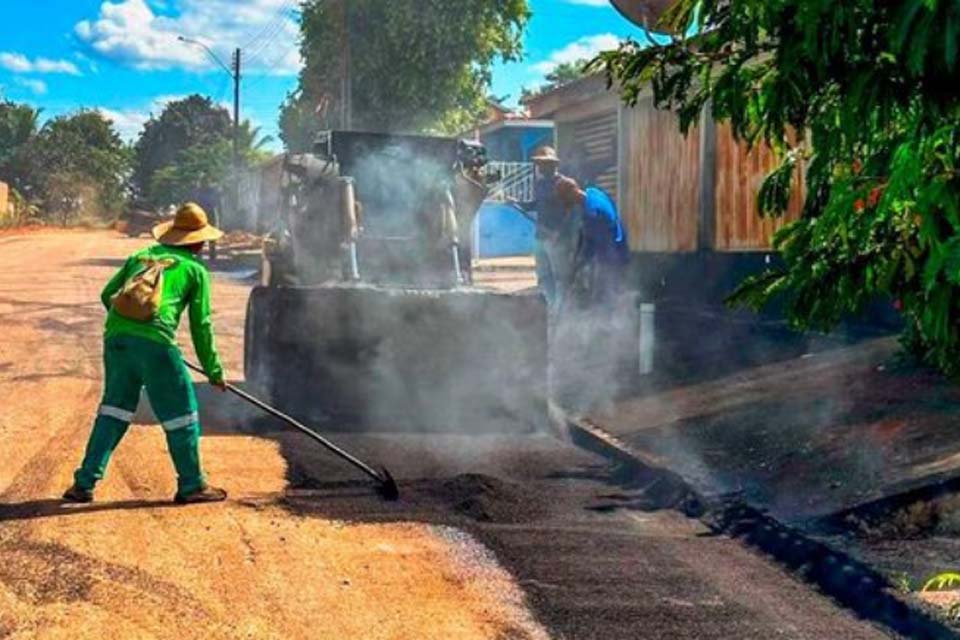 Semosp de Ji-Paraná realiza operação tapa-buracos na avenida Edson Lima Nascimento (linha-94)