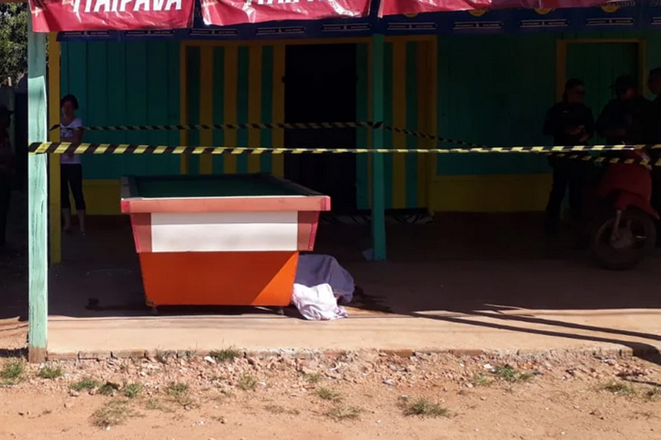  Idoso é encontrado morto com quatro tiros em bar no distrito de Abunã