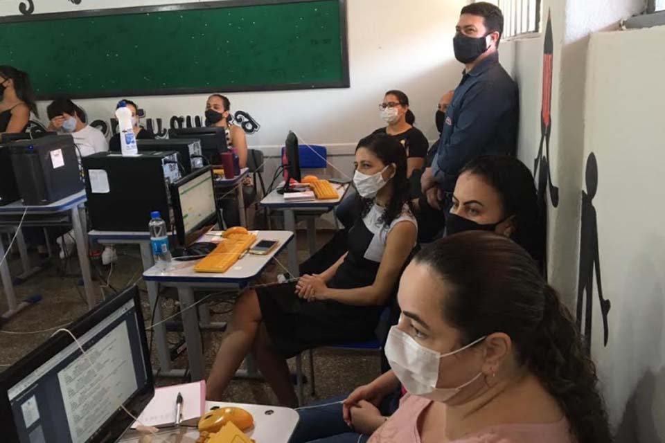 Secretários Escolares da rede municipal de ensino recebem capacitação 