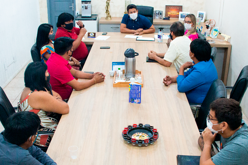 Prefeito Adailton Furia garante apoio da prefeitura aos indígenas da Associação Metareilá