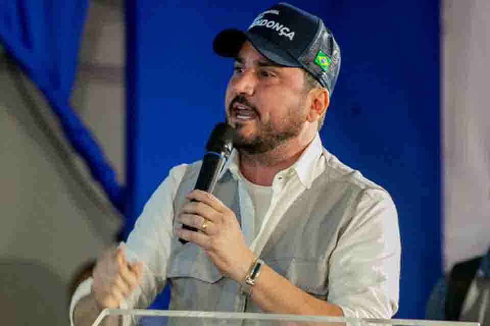 Deputado Jean Mendonça participa de entrega de implementos agrícolas em Corumbiara