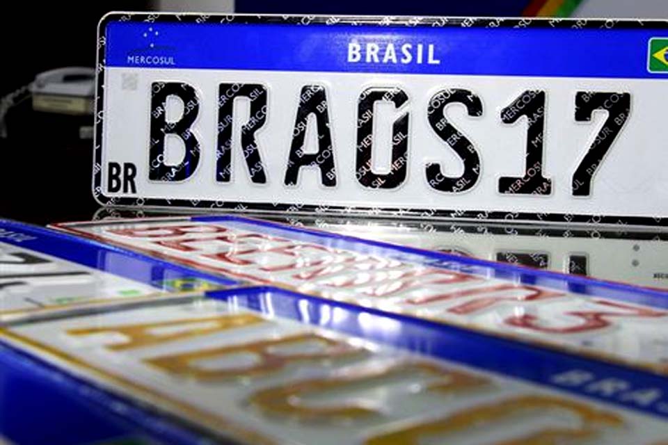 Denatran dá mais prazo para 5 estados implantarem placa do Mercosul