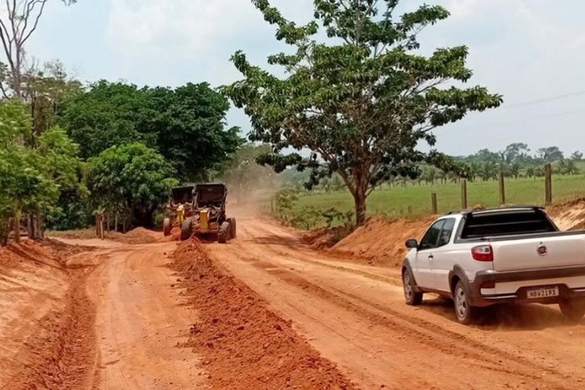 Prefeitura realiza trabalhos de recuperação e manutenção das estradas na zona rural