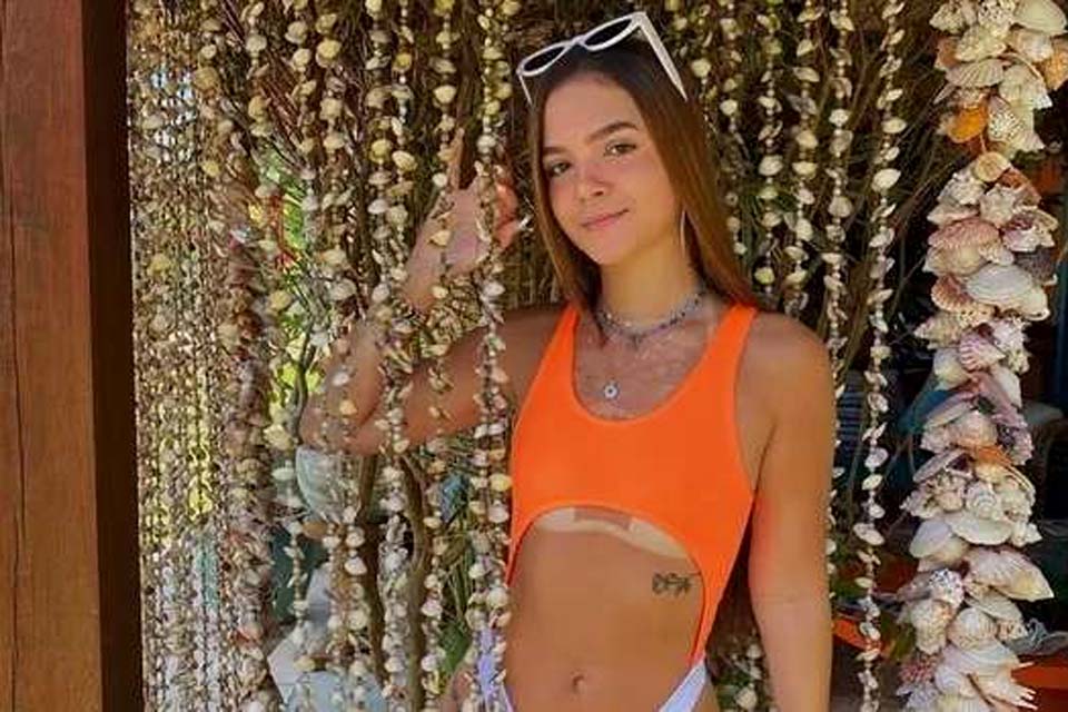 'Dirigir e chegar mais tarde', lista Mel Maia sobre vantagens da maioridade