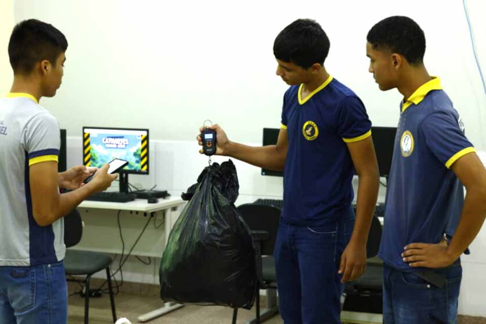 Governo de Rondônia incentiva inovação e leva estudantes à Mostratec com aplicativo de coleta seletiva