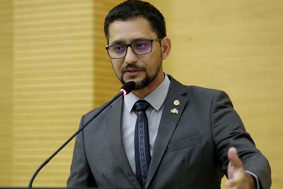 Deputado Anderson destina aporte financeiro para produção de álcool gel e máscara de proteção