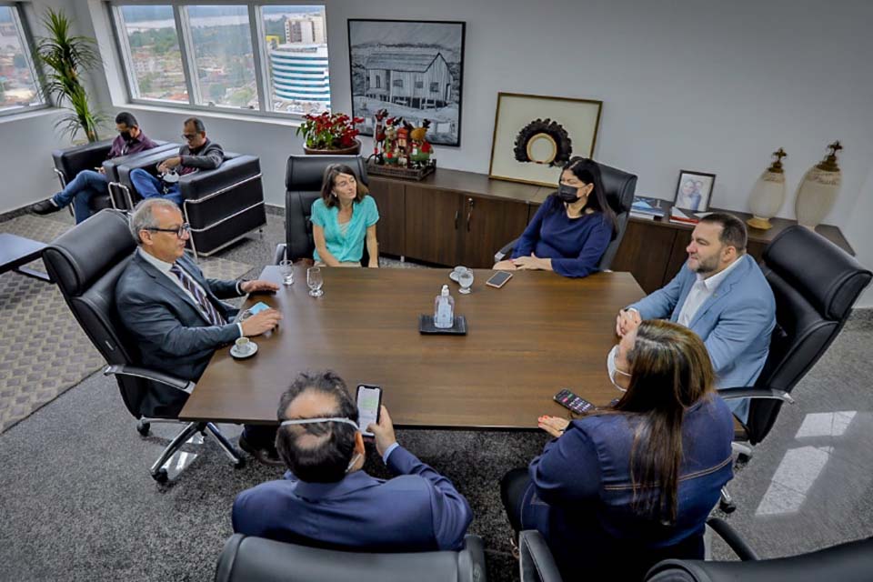 Presidente da ALE-RO, deputado Alex Redano recebe Cônsul da Itália e trata sobre investimentos em Rondônia