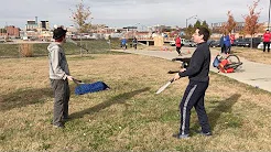 Malabarista quase fica cego em truque com facas