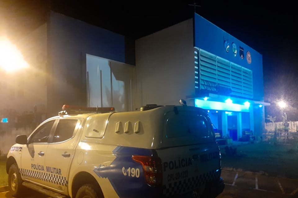 Motociclistas são detidos após fuga e manobras perigosas em via pública