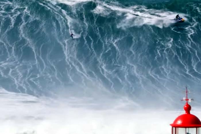 Incrível: Brasileiro surfa onda gigante em Nazaré, Portugal 