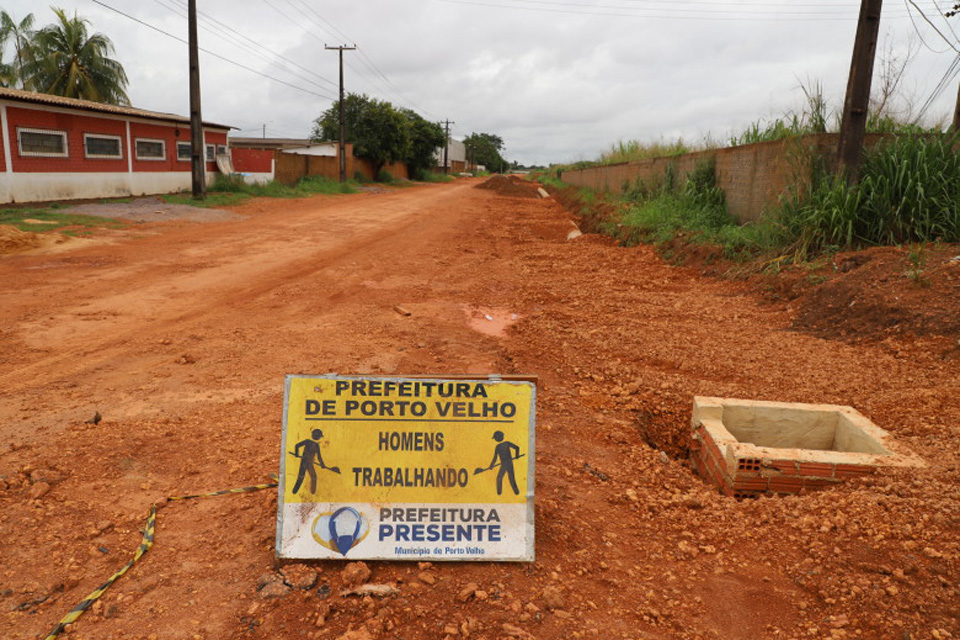 Serviços de infraestrutura avançam em diversos pontos de Porto Velho