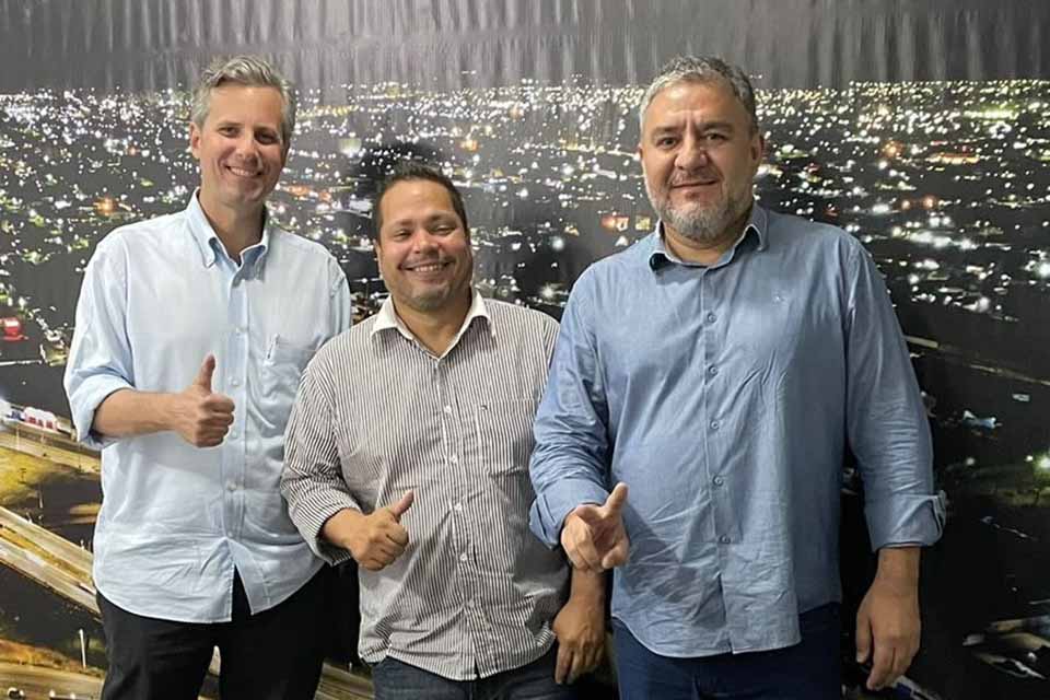 Vereador Fogaça anuncia início das obras de recuperação da iluminação no Rio Jamari pela EMDUR