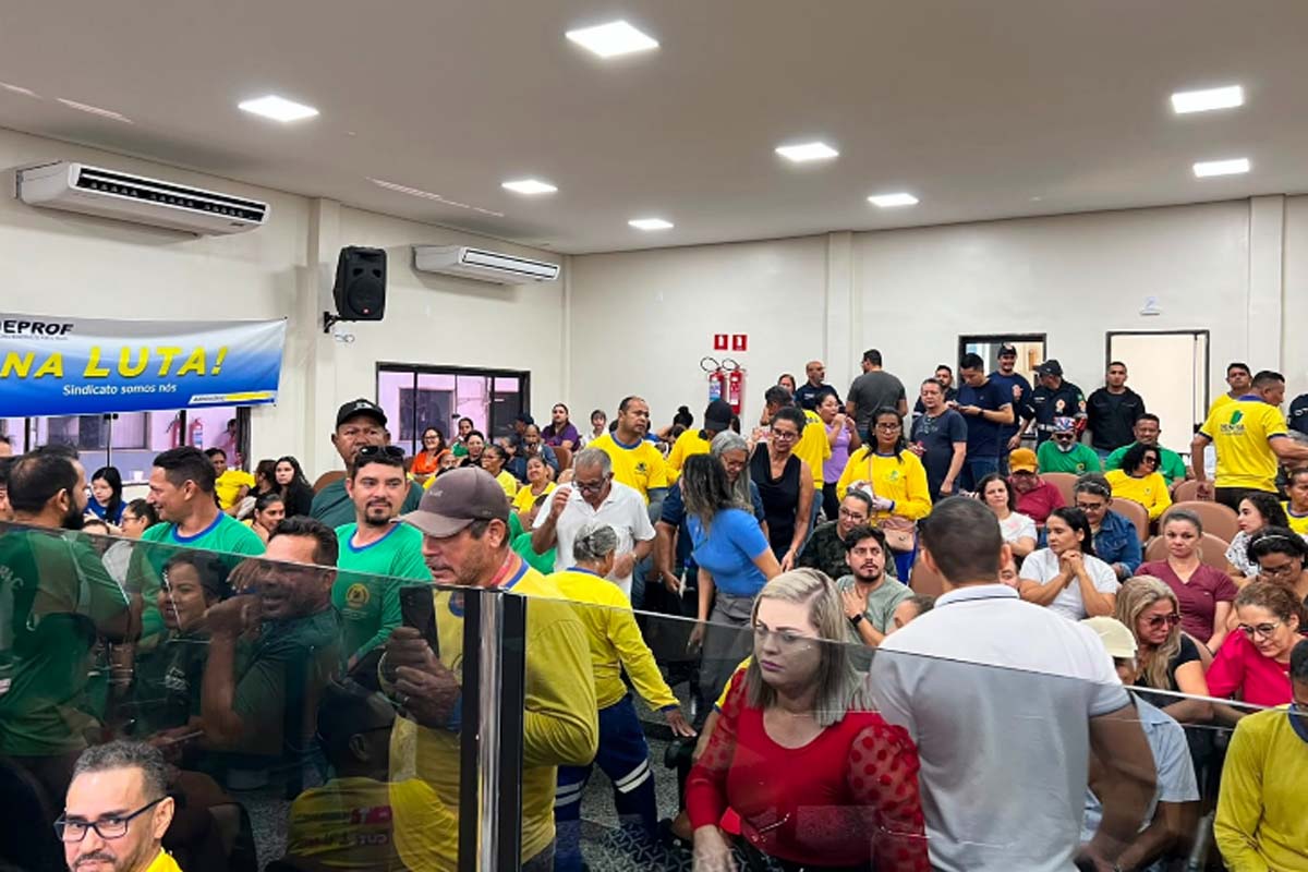 Pacote de leis do prefeito Léo Moraes é aprovado e garante valorização dos servidores; são 14 matérias criando gratificações, funções e até transposição