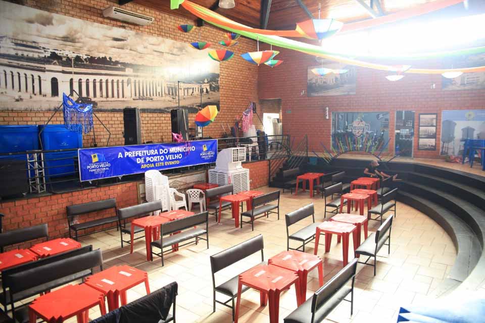 Montagem do Baile Municipal marca os preparativos para a abertura oficial do Béra Folia
