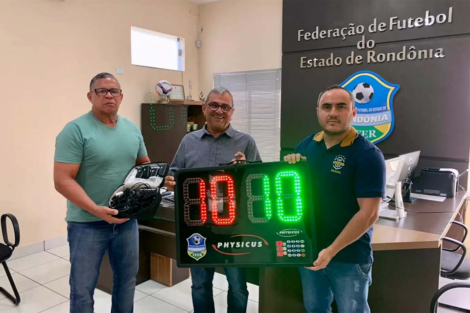 Federação de Futebol entrega equipamentos modernos à arbitragem de Rondônia