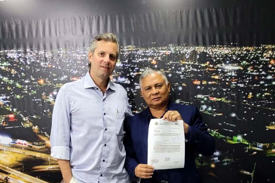 Emdur atende pedido de Vereador Chiquinho do Sintax e ruas recebem o serviço de iluminação em Porto Velho