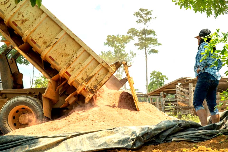 Programa “Mais Calcário” beneficia agricultores do município