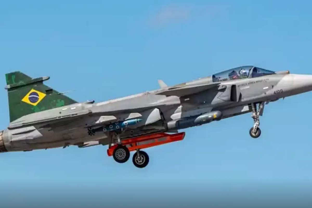 Lula batiza primeiro caça Gripen produzido no Brasil