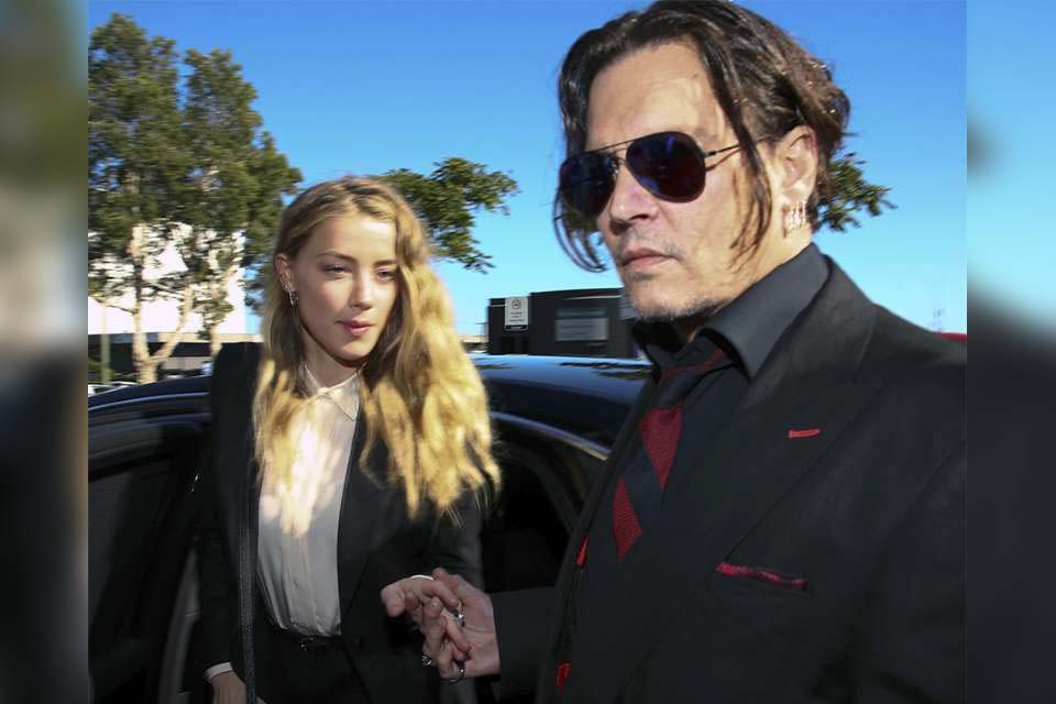Johnny Depp queria afogar e queimar Amber Heard, revelam mensagens de texto