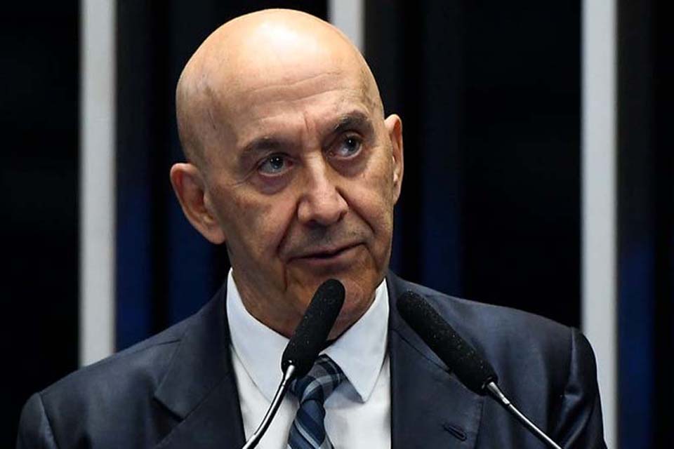 Senador Confúcio Moura critica excesso de partidos no Brasil e questiona governabilidade