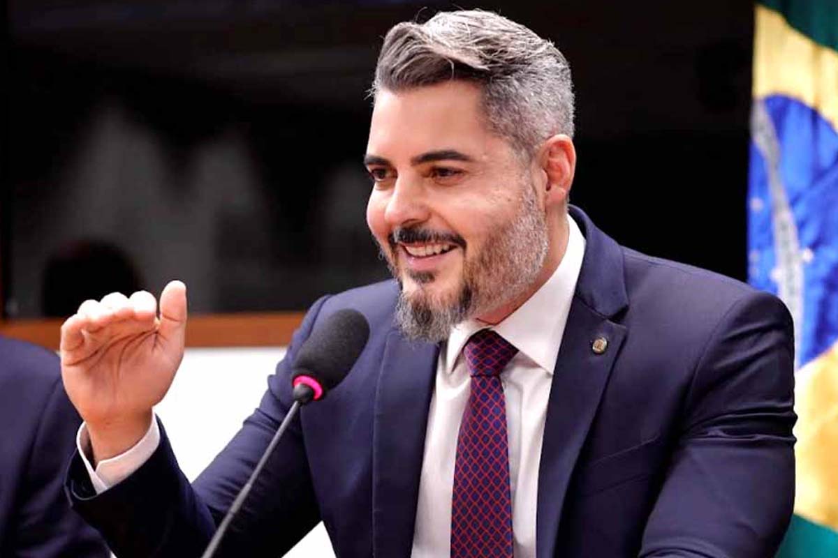 Thiago Flores cobra votação da aposentadoria dos agentes de saúde