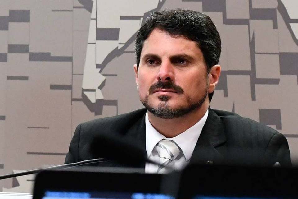 Moraes autoriza devolução de celular do senador Marcos do Val