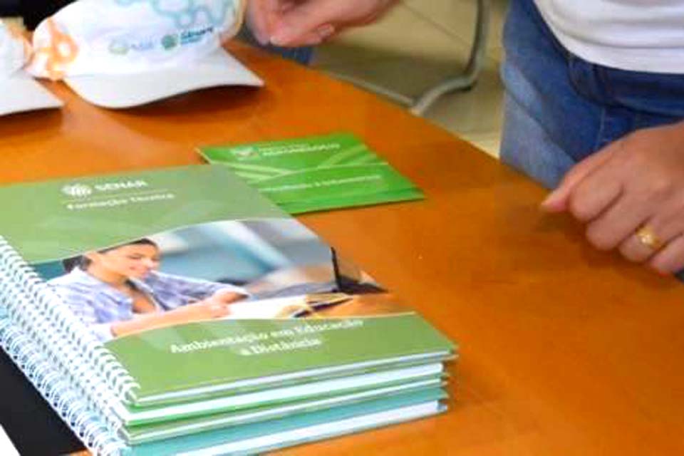 Semaic realiza entrega de materiais para alunos do Curso Técnico em Agronegócio