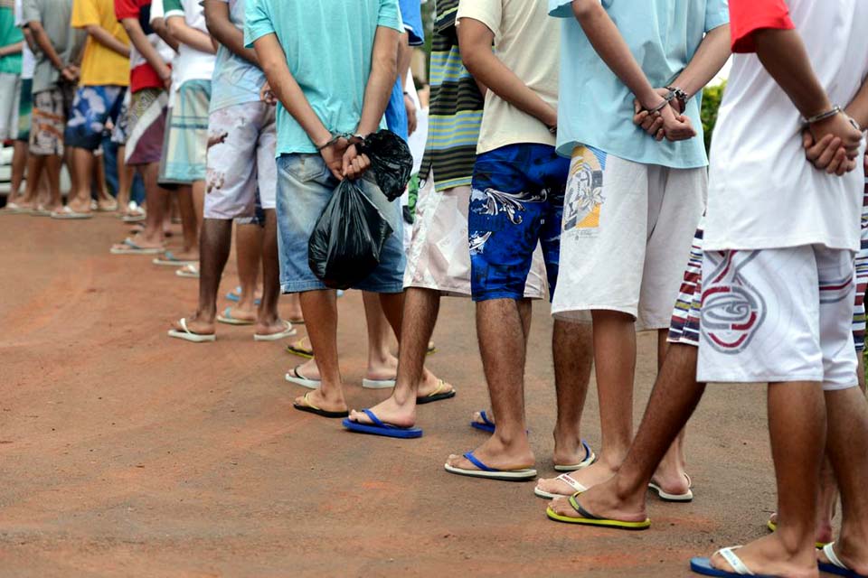 Jovem apreendido começa a trabalhar antes dos 14 anos, revela pesquisa