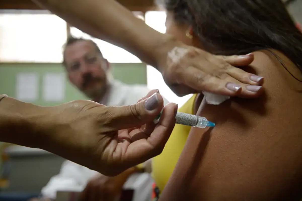 Empresas deverão informar trabalhadores sobre cânceres e vacina