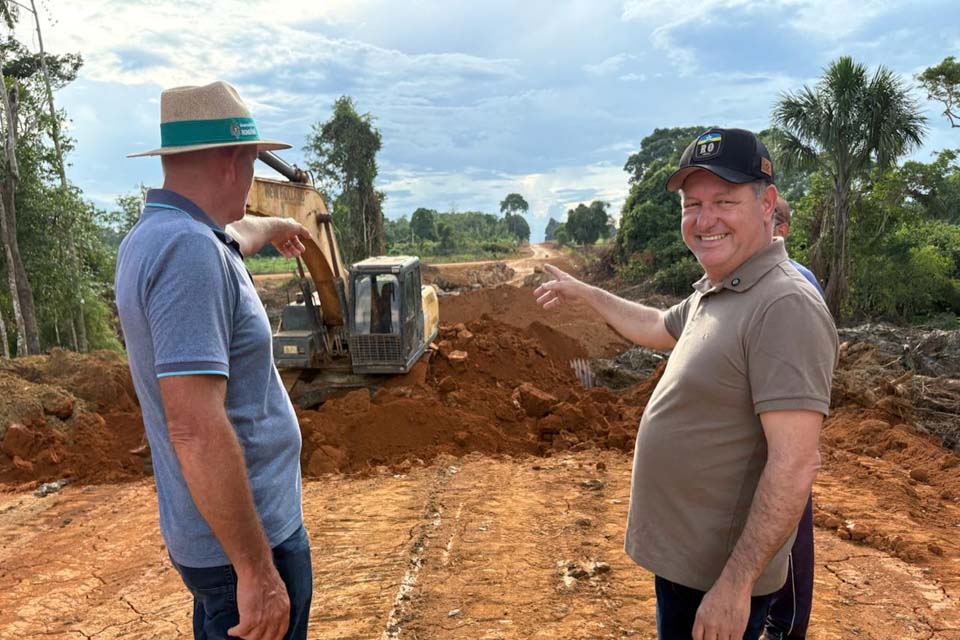 Alto Paraíso substitui ponte de madeira por tubos de aço corrugado com emenda do deputado Pedro Fernandes
