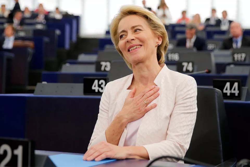 Parlamento da UE confirma Ursula von der Leyen como presidente da Comissão Europeia
