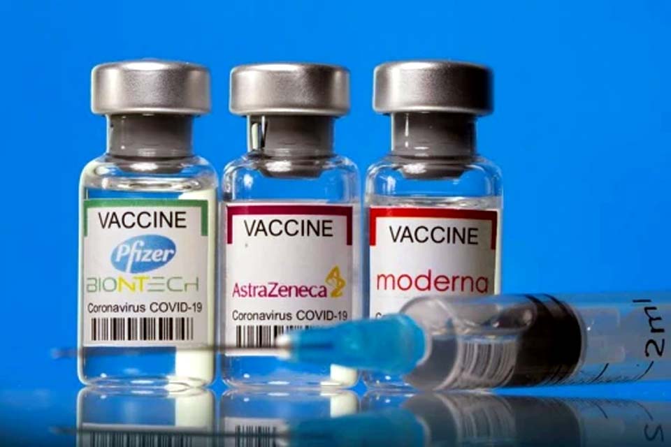 Combinar 1ª dose da AstraZeneca com 2ª da vacina da Pfizer é eficaz contra covid