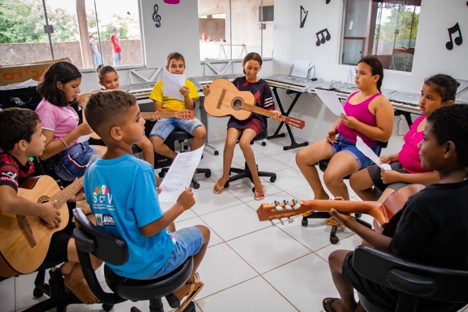 Prefeitura realiza oficinas de música, dança e pintura para alunos atendidos pelo Serviço de Convivência e Fortalecimento de Vínculos