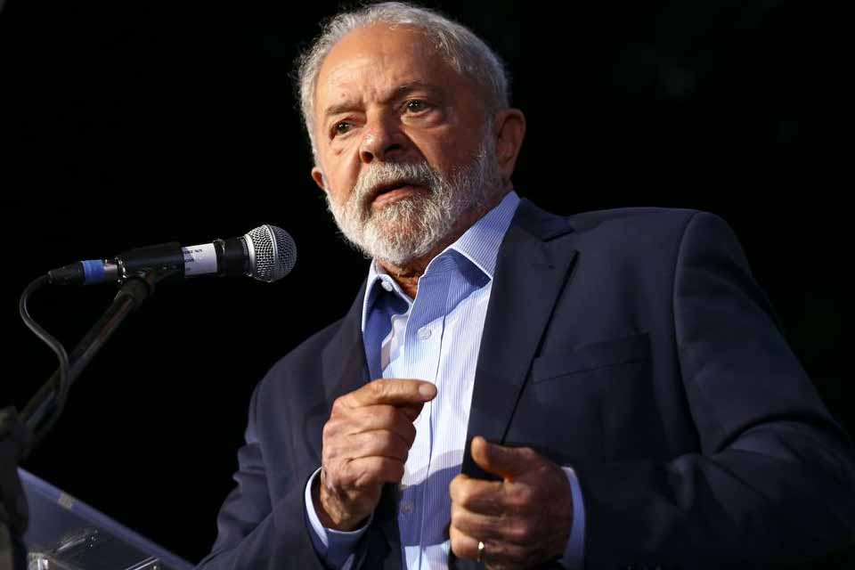 Lula diz que manutenção da Selic em 13,75% pelo BC é “irresponsabilidade”