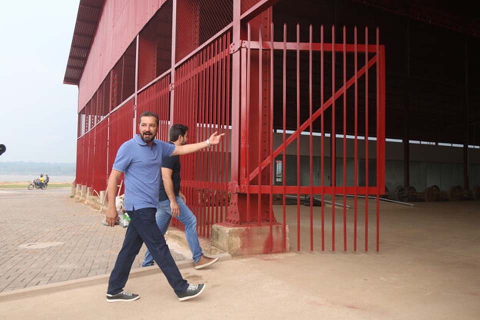 Hildon Chaves revitaliza centro e entrega documentos de imóveis a moradores