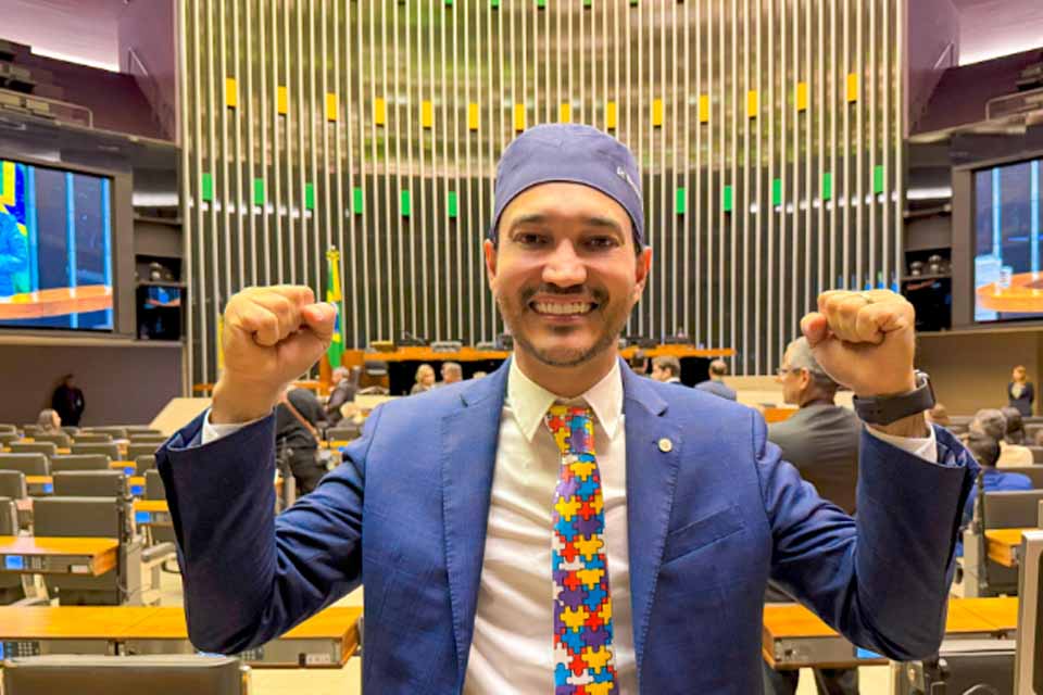 Mais empregos para autistas e TDAH: PL do Dr. Fernando Máximo é aprovado