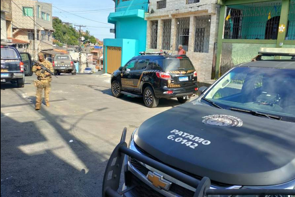 Polícia Federal cumpre 19 mandados de prisão preventiva e 33 mandados de busca e apreensão contra traficantes em Rondônia