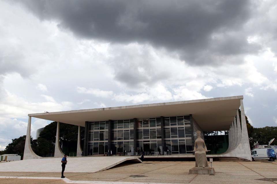 Gilmar Mendes suspende ampliação do BPC